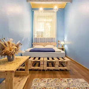 hostel-factory.hotels-of-kiev.com/